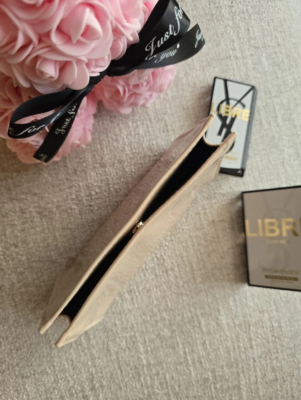 YSL BEAUTE Patent Blush Pink Cosmetic Bag Pouch With 2 YSL Perfume Samples